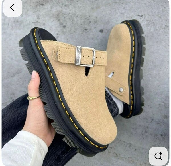 Sabots en cuir Dr. Martens