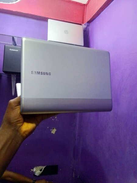 Samsung 305U1A