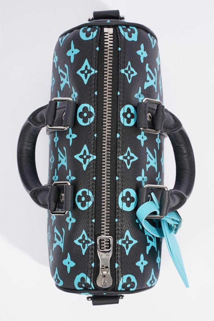 TRAVELING BAG