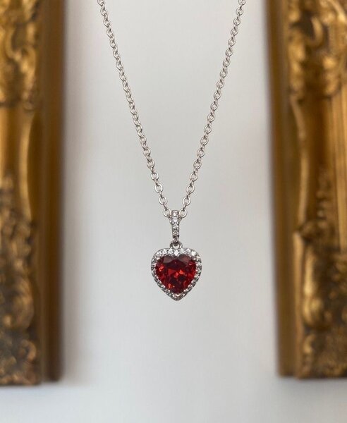 Pandora красное сердце