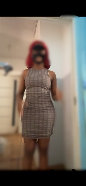 Robe moulante à carreaux