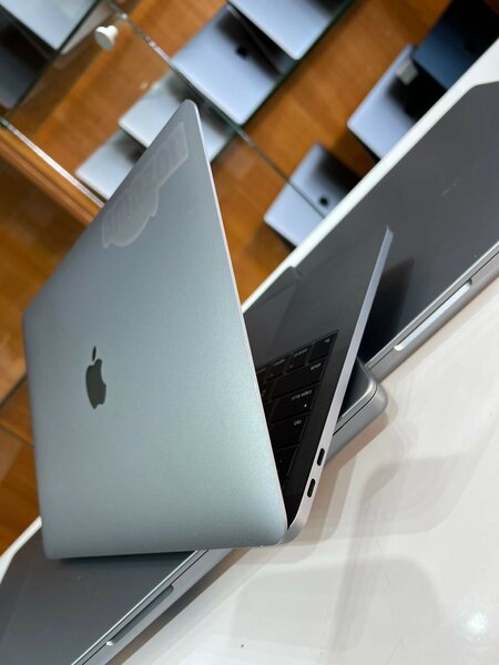 *2017 MACBOOK PRO*