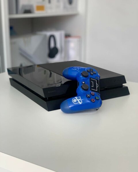 PLAYSTATION 4 STANDARD