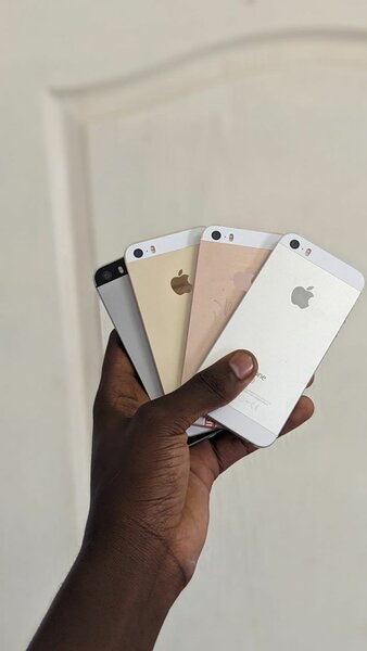 PRE-OWNED IPHONE SE