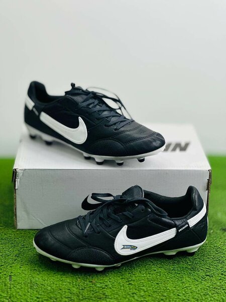 Soccer boots