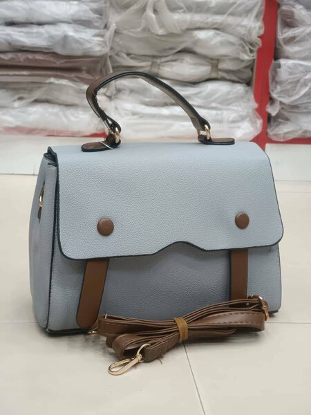 Medium hand bags