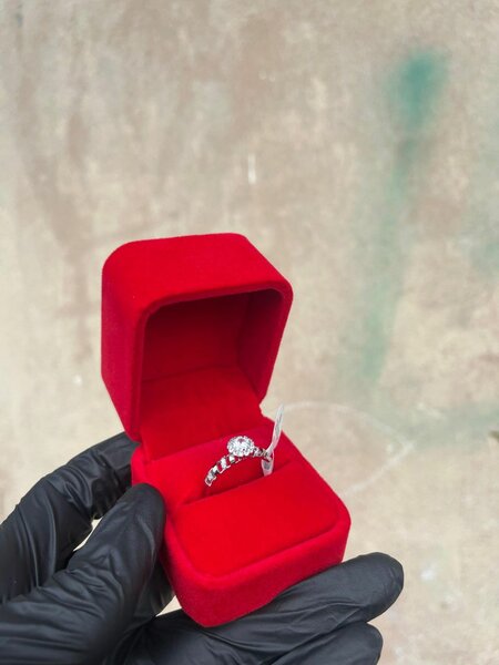 Bague en argent avec diamant