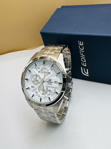MONTRE EDIFICE TRÈS ORIGINALE