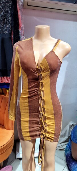Robe moulante asymétrique chic