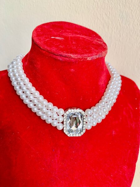 Pearl choker
