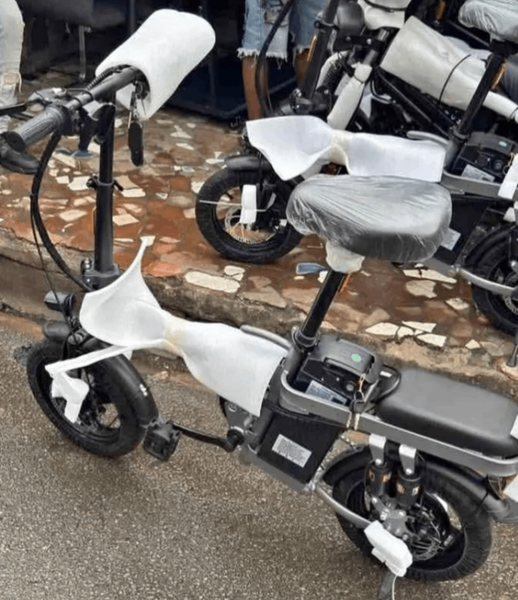 Vélo électrique pliable compact