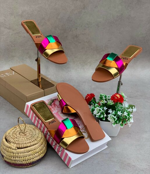 Multicolor slippers