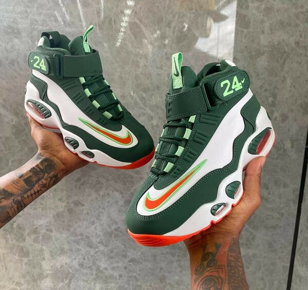 NIKE 24
