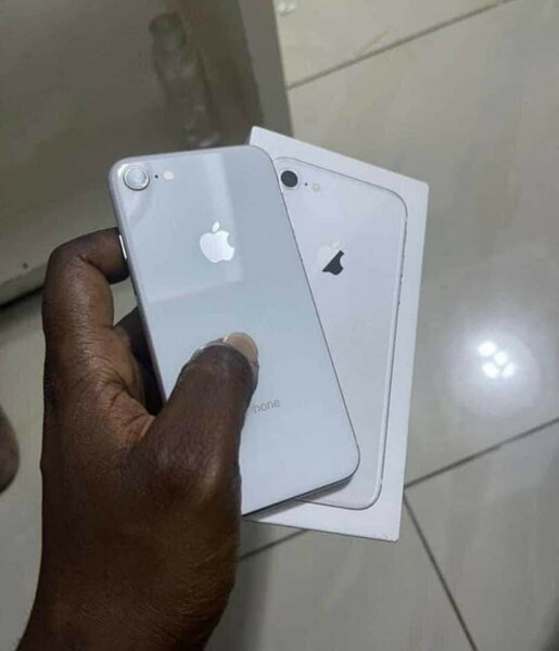 iPhone 8 Argent - 64GB