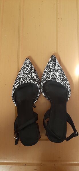 Heeled shoe