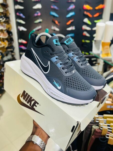 NIKE ZOOM REACT
