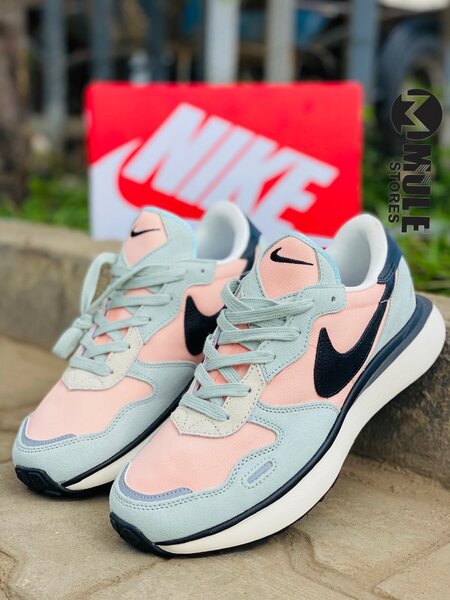 Nike phoenix waffle