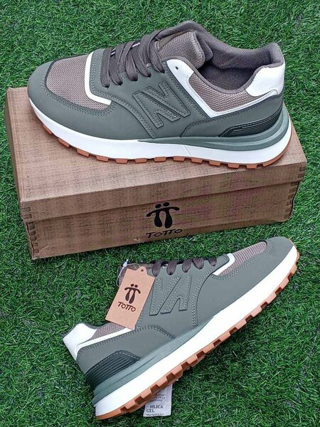 Ladies sneakers