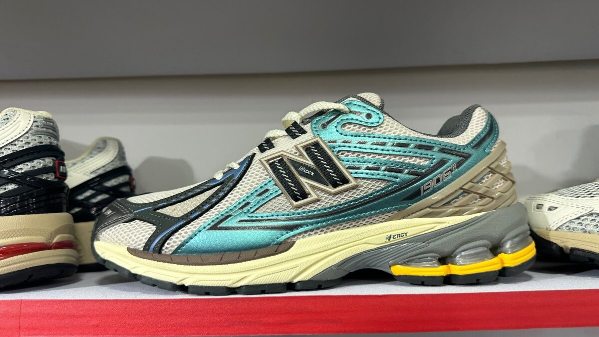 New Balance 19060 Sneakers