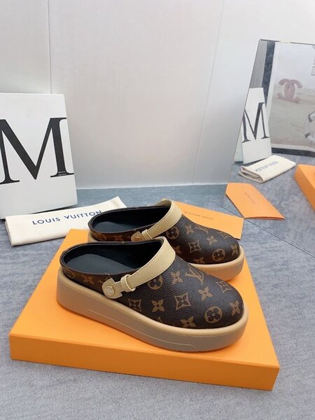 Ladies sandals