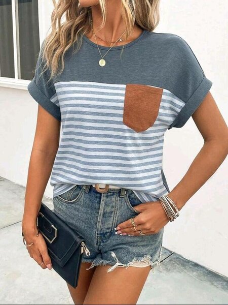 T-shirt rayé avec poche chic