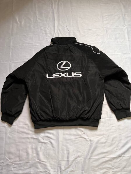 Ветровка Lexus