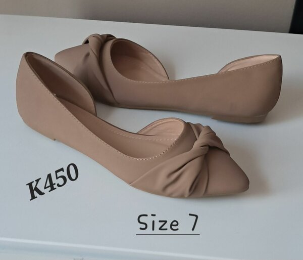 Ladies' pumps