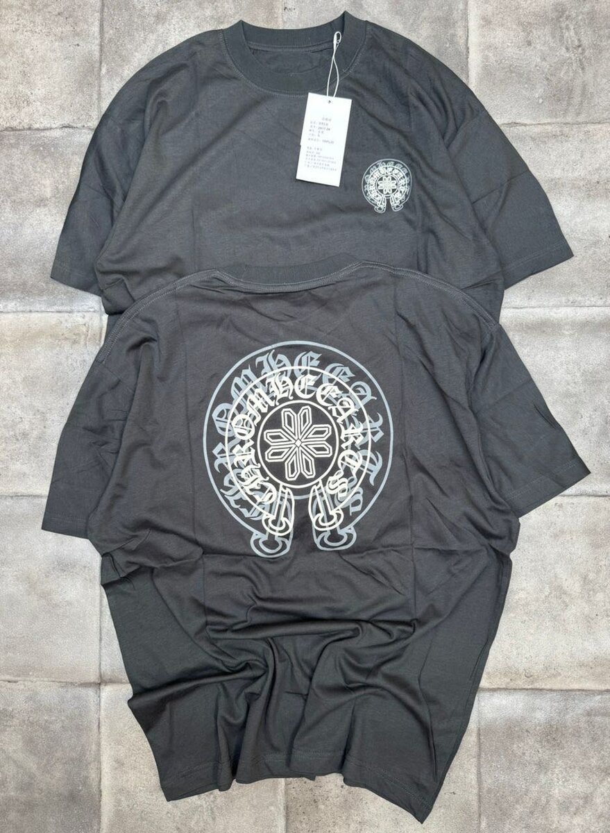 T-shirt noire imprimée géometrique