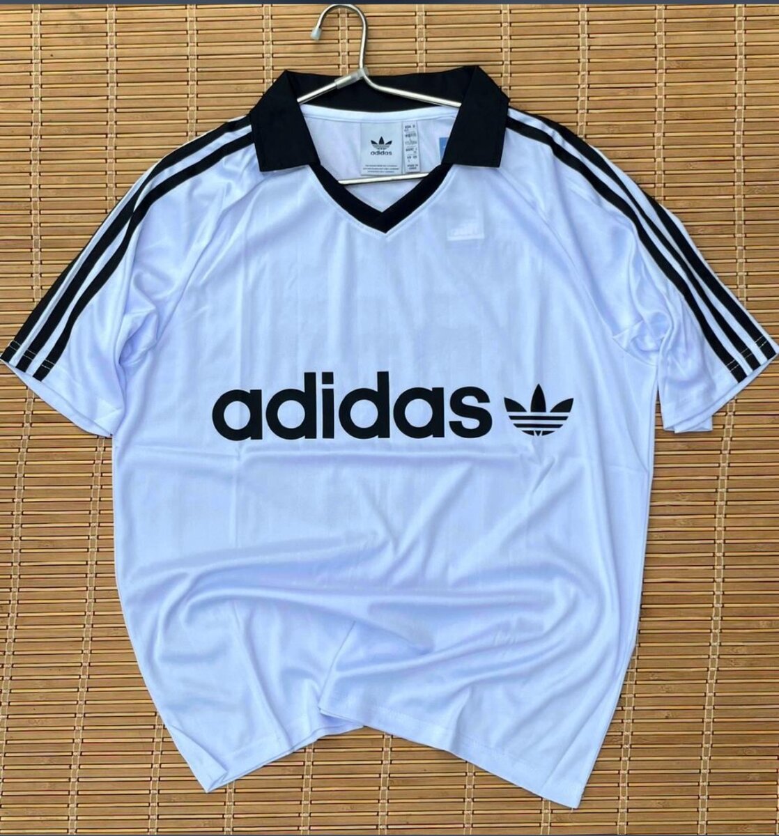 T-shirt disponible