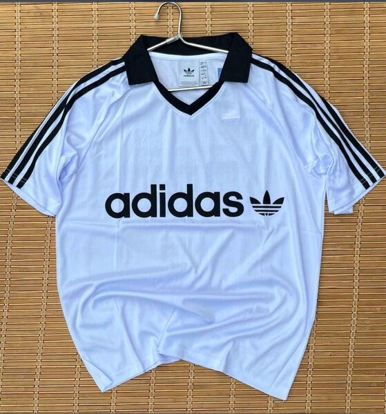 T-shirt disponible