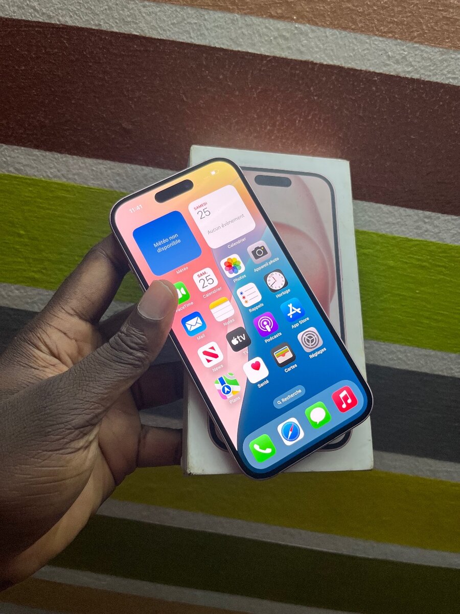 iPhone 15 CE