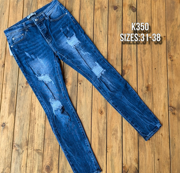  Ripped jeans 