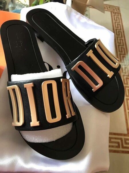 Sandales Dior élégantes pour femmes