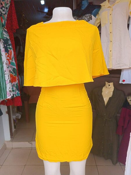 Robe chic jaune et noir