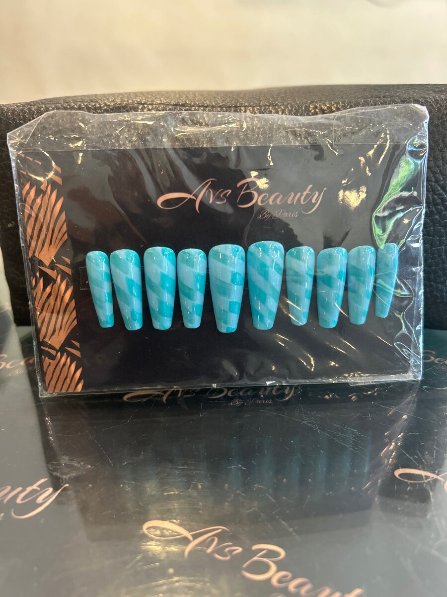 Press on nails