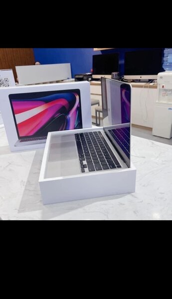 Apple MacBook