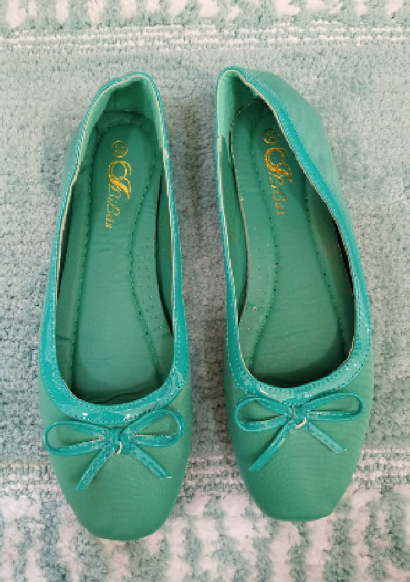 Adult's shoes 