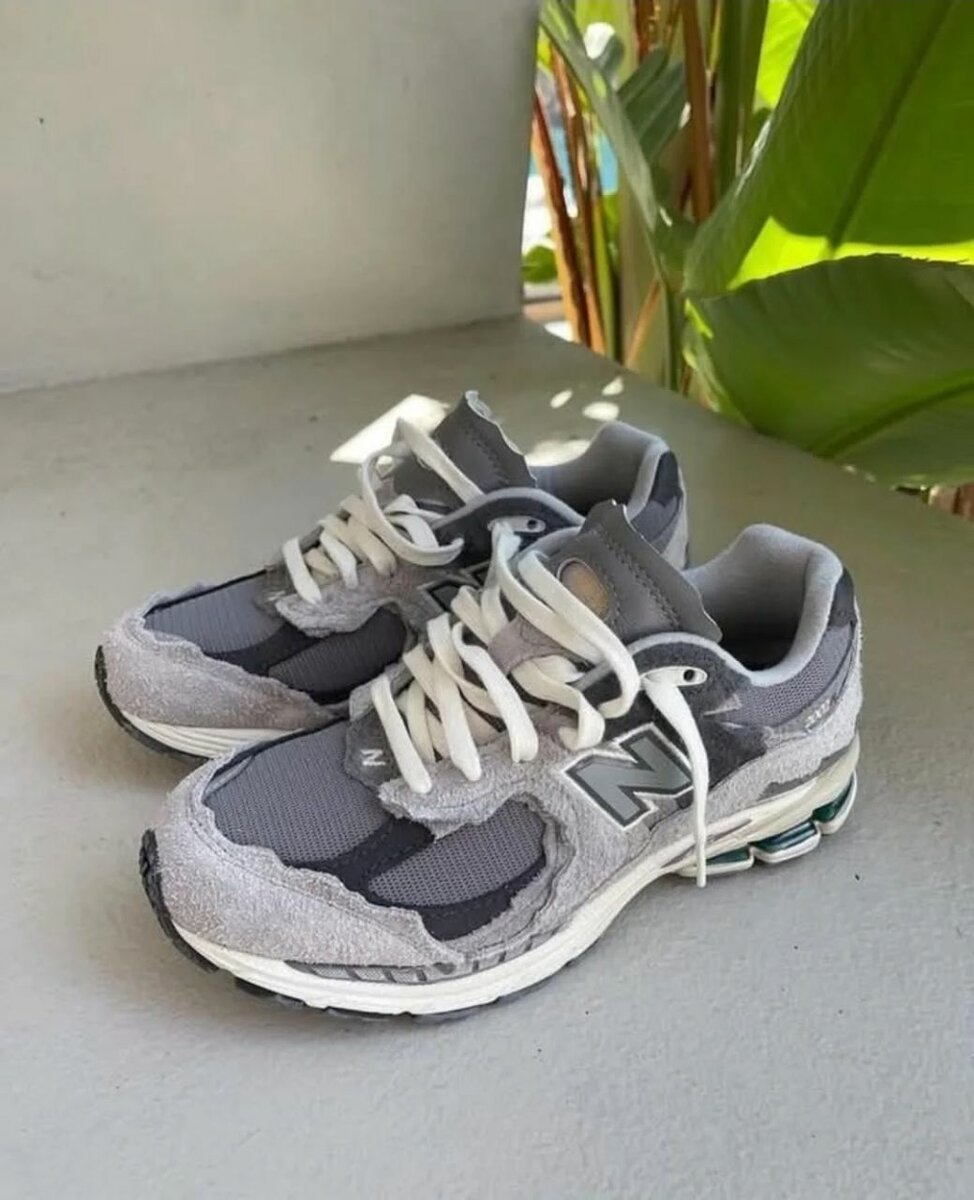 New balance 2002r