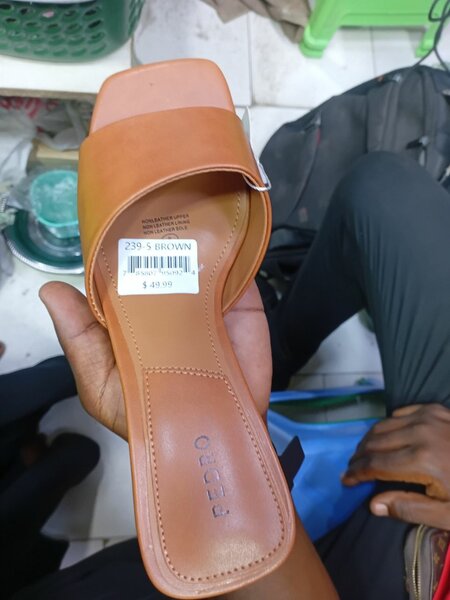 Sandales en cuir marron élégantes