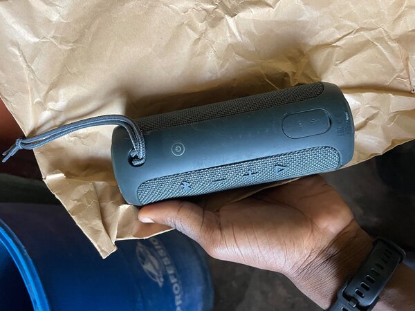 Jbl flip essential