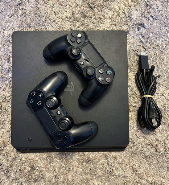 PS 4 SLIM