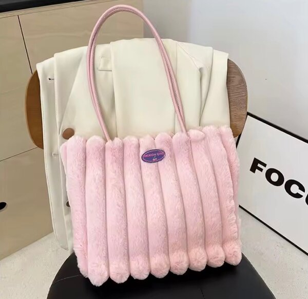 Sac à main en fourrure douce