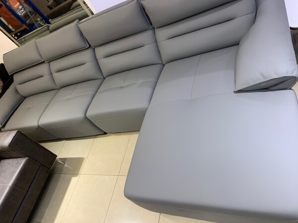 Luxurious and esquisite L-shape leather sofa