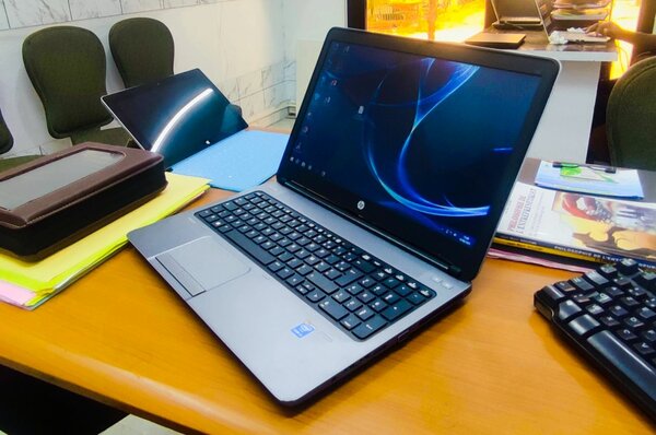 Ordinateur portable HP moderne