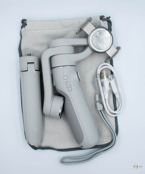 Stabilisateur DJI Osmo Mobile 6