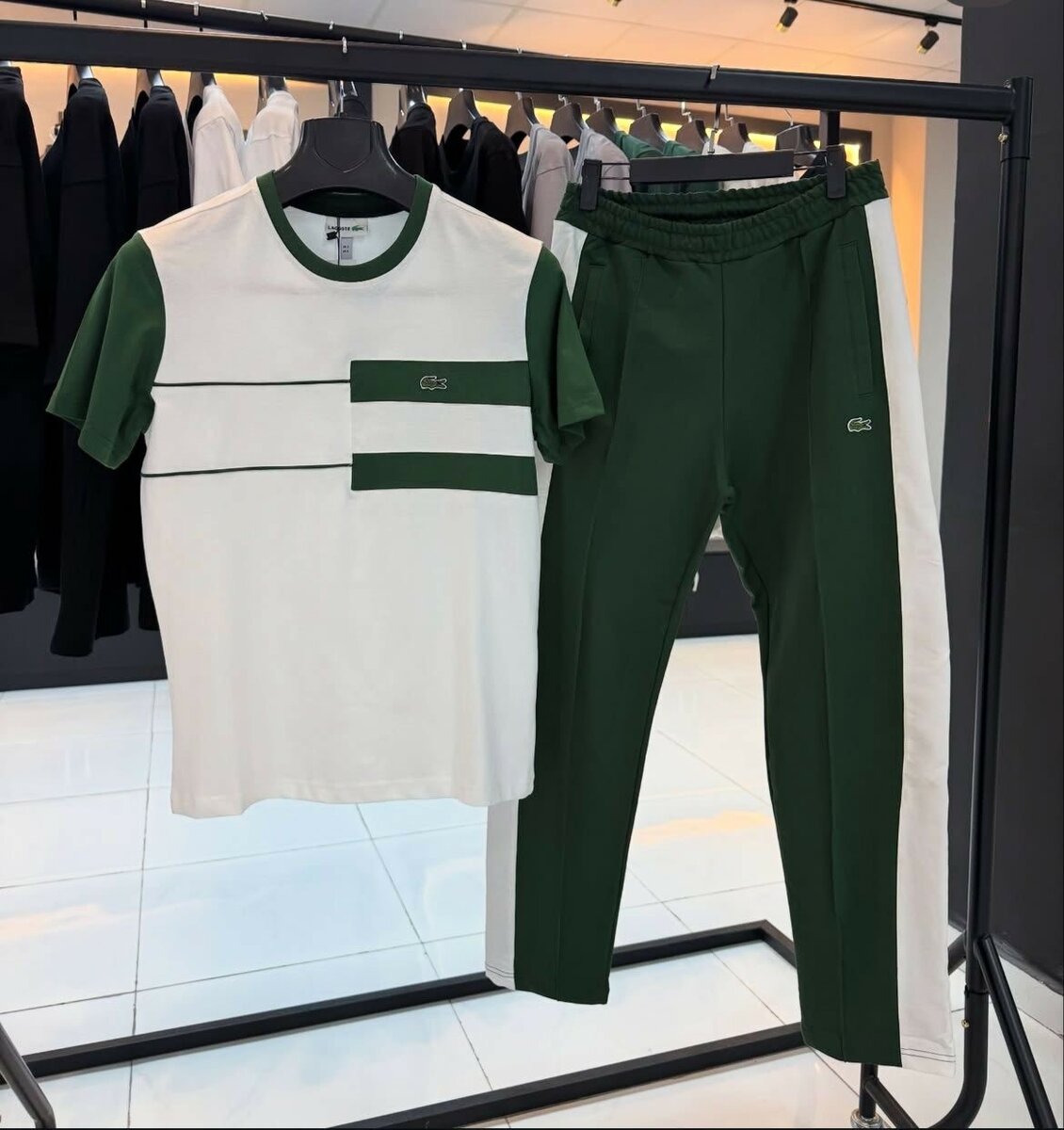 Ensemble lacoste