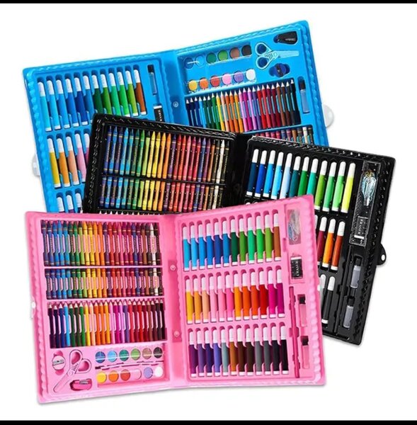 150 Pieces Art Set