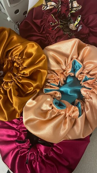 Bonnet en satin