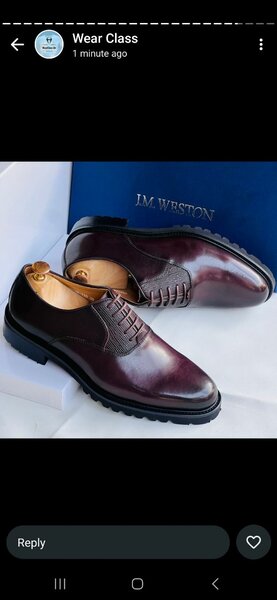 Solid executive shoes