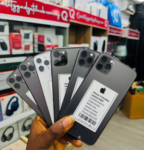 Iphone 11 pro max 64 gig